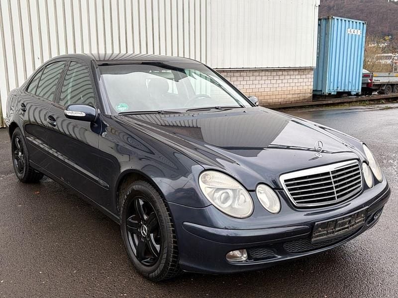 Gebraucht Mercedes E220 150 PS (110 kW) 2002 Schwarz Limousine