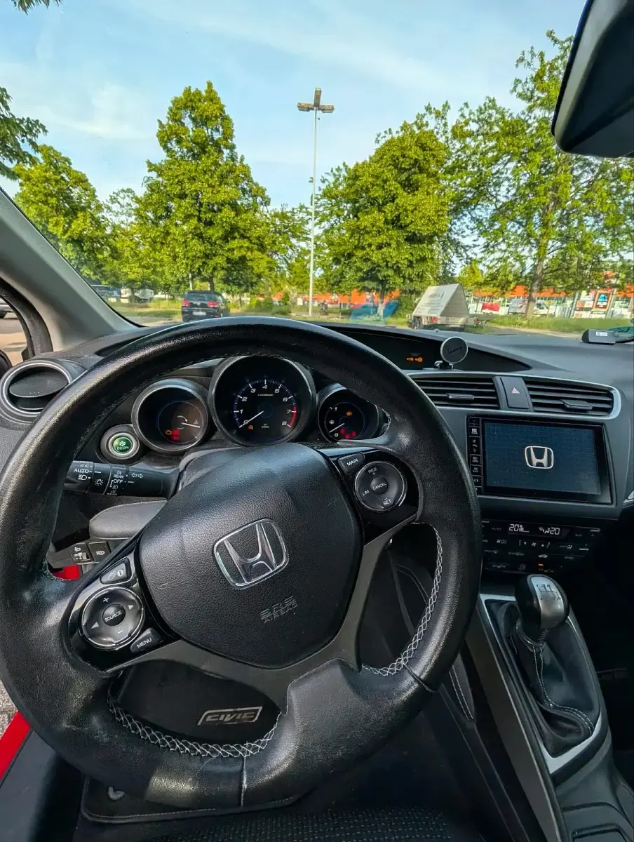 Gebraucht Honda Civic Elegance 141 PS (103 kW) 2016 Rot Limousine