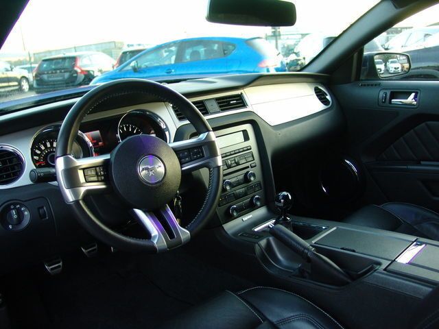 Gebraucht Ford Mustang Premium 305 PS (224 kW) 2014 Blau metallic Coupé