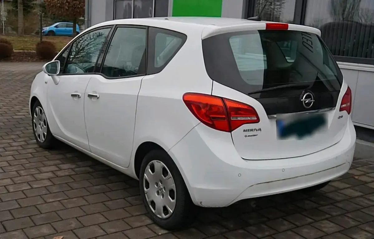 Gebraucht Opel Meriva 101 PS (74 kW) 2010 Weiß Van / Kleinbus