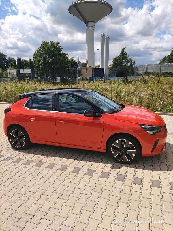 Gebraucht Opel Corsa-e Elegance 100 kW (136 PS) 2020 Orange Kleinwagen