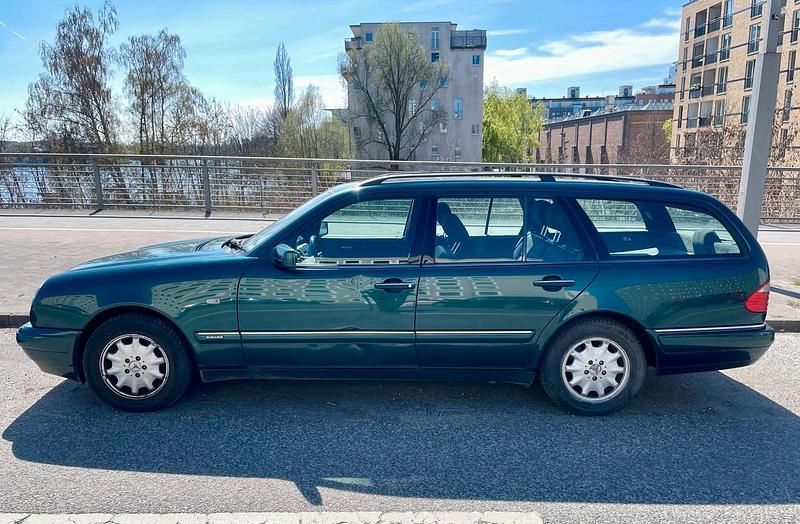 Gebraucht Mercedes E200 136 PS (100 kW) 1997 Grün Kombi