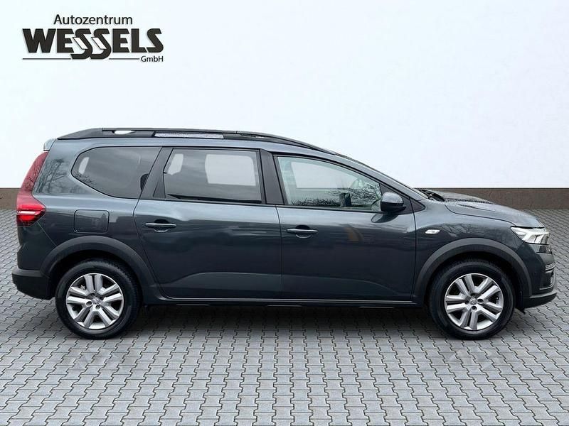 Gebraucht Dacia Jogger Comfort 101 PS (74 kW) 2022 Gold Van / Kleinbus