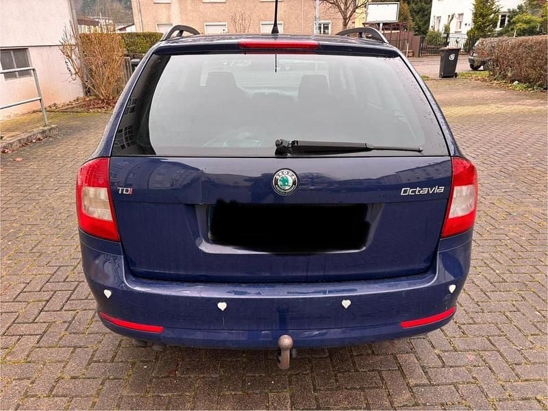 Gebraucht Skoda Octavia 140 PS (102 kW) 2011 Blau Kombi