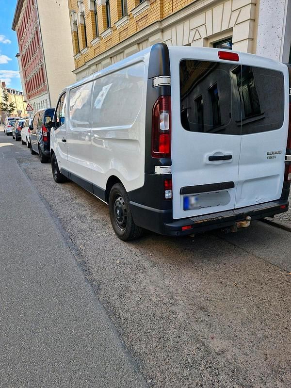 Second-hand Renault Trafic 116 CP (85 kW) 2015 Alb Monovolum