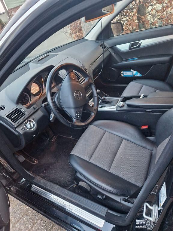 Gebraucht Mercedes C200 184 PS (135 kW) 2011 Schwarz Limousine