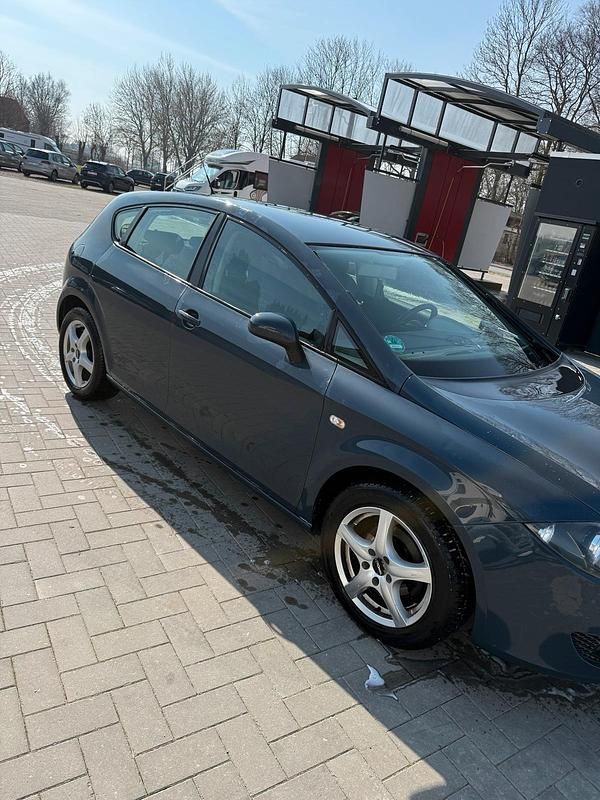 Usata Seat Leon 102 CV (75 kW) 2008 Blu Utilitaria