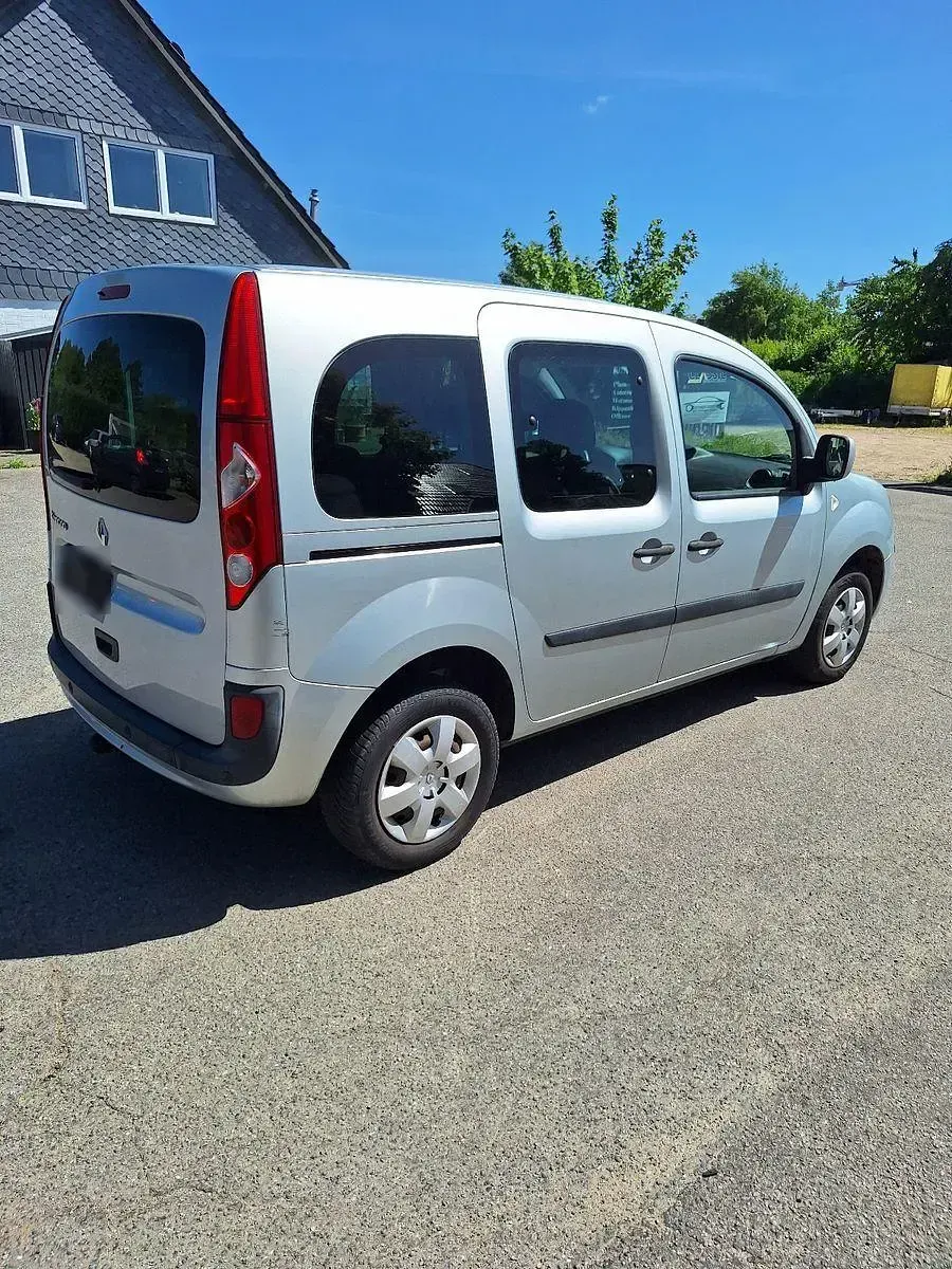 Gebraucht Renault Kangoo Expression 106 PS (77 kW) 2008 Silber Van / Kleinbus