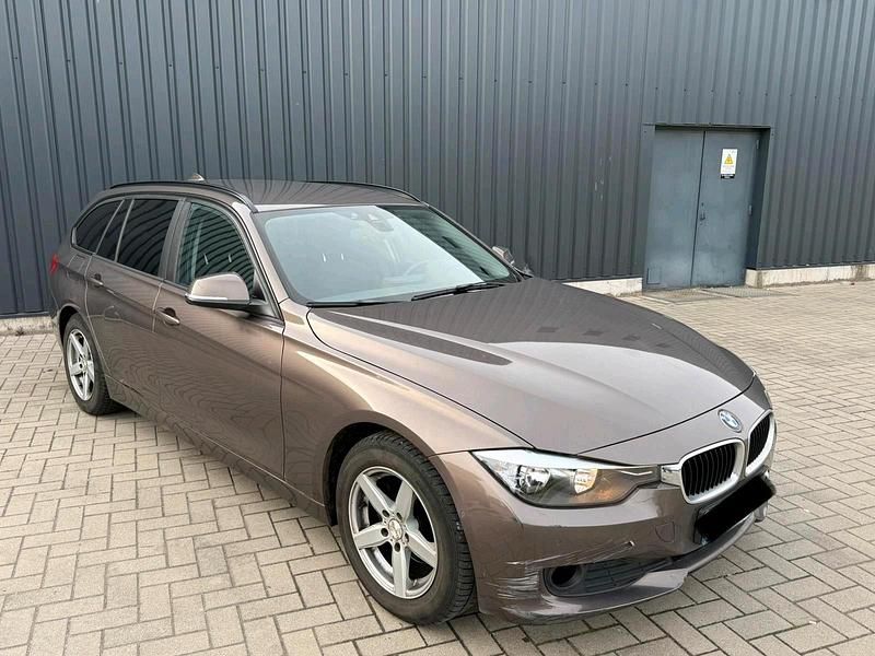 Gebraucht BMW 318 136 PS (100 kW) 2014 Braun Kombi