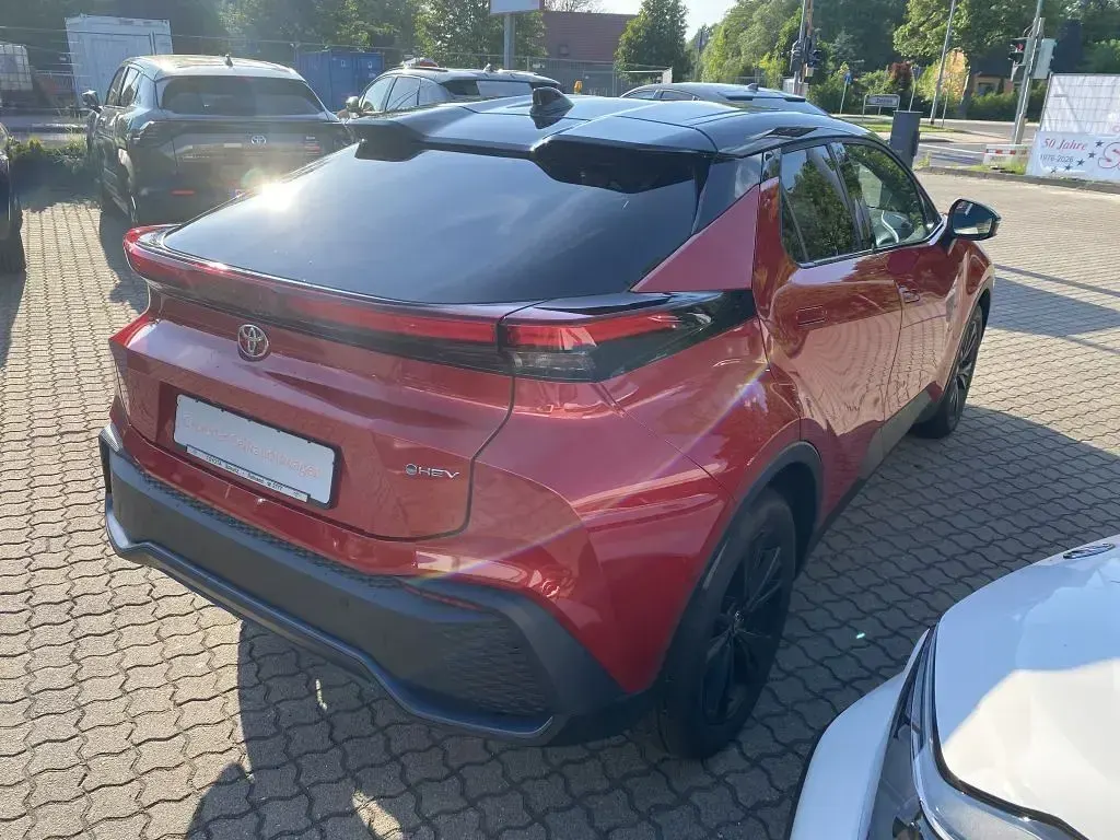 Gebraucht Toyota C-HR 140 PS (102 kW) 2025 Emotional red metallic/black SUV