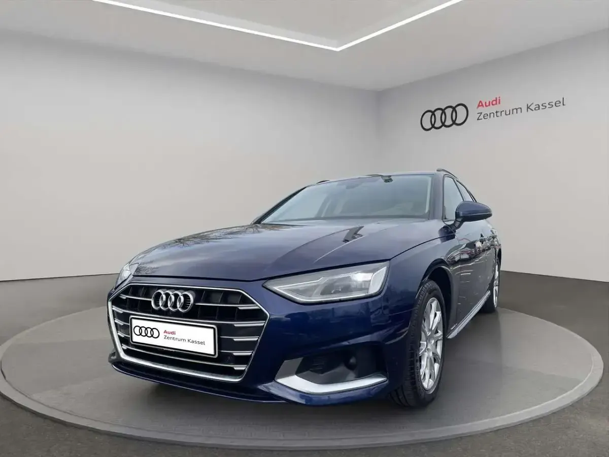 Gebraucht Audi A4 Advanced Plus 204 PS (150 kW) 2023 Navarrablau metallic Kombi
