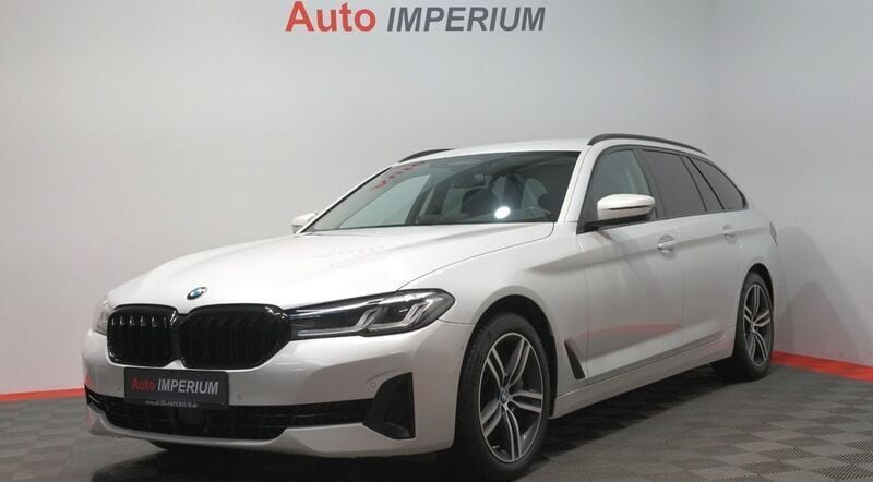 Mineralweiss metallic Gebraucht 2021 BMW 540 Sport Line Kombi | 39.490 € (Superpreis) - Bild 1/4