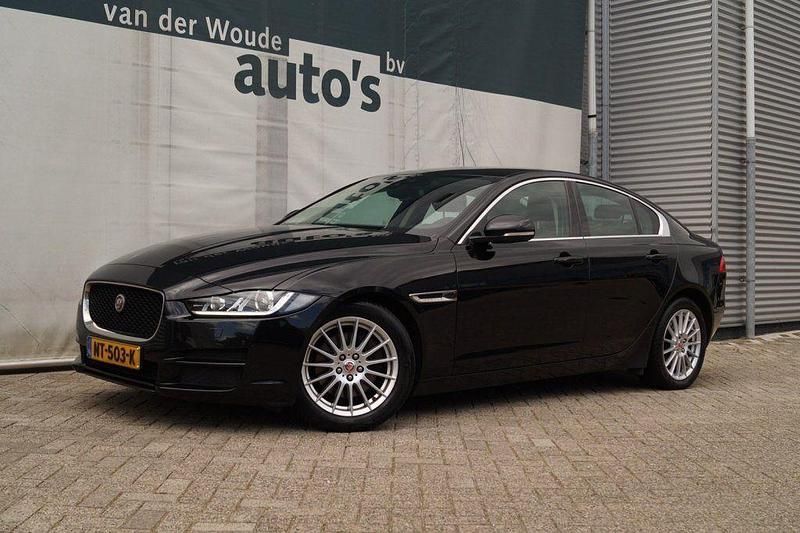 Gebraucht Jaguar XE Prestige 163 PS (119 kW) 2017 Schwarz Limousine