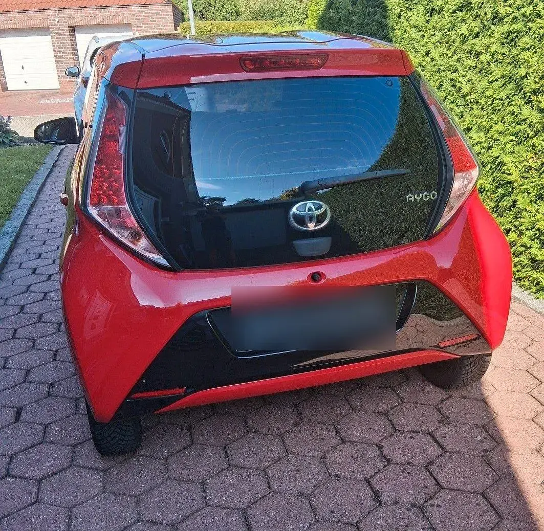 Gebraucht Toyota Aygo X-play 69 PS (50 kW) 2014 Rot Kleinwagen