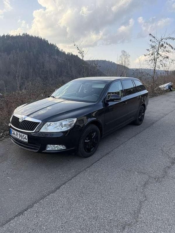 Gebraucht Skoda Octavia Ambiente 105 PS (77 kW) 2011 Kombi