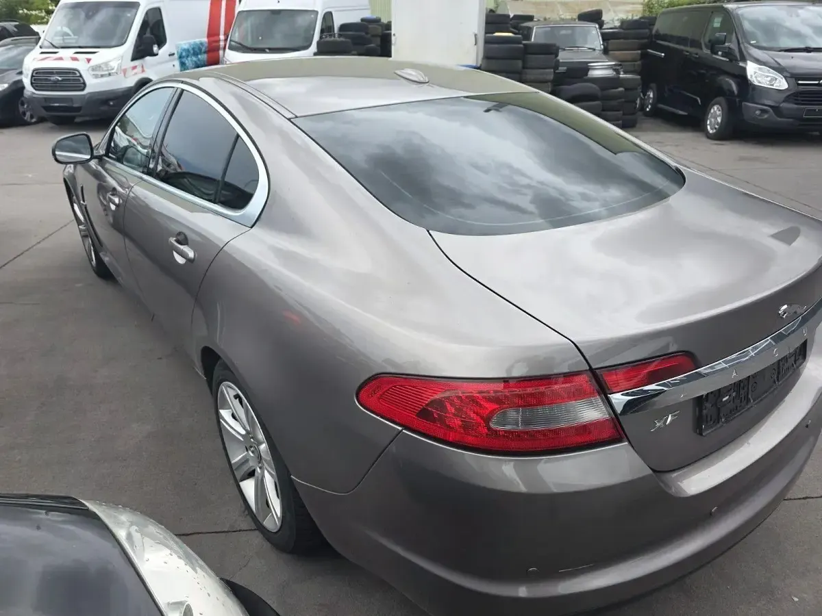 Gebraucht Jaguar XF Luxury 211 PS (155 kW) 2010 Gold Limousine