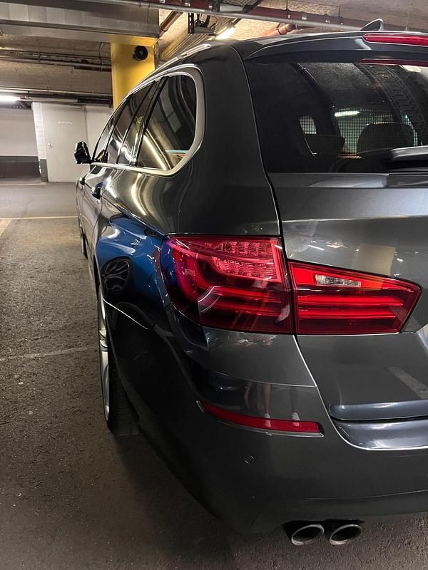 Gebraucht BMW 530 M Sport 258 PS (189 kW) 2015 Grau Kombi