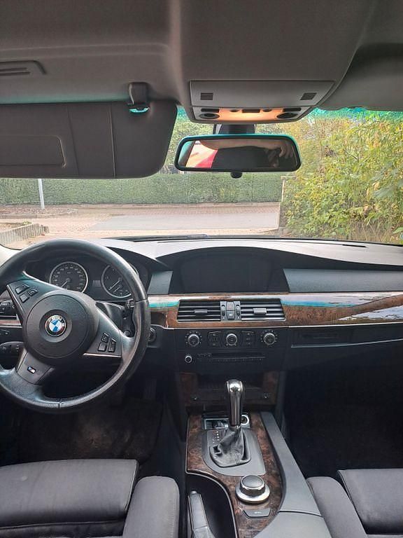 Gebraucht BMW 525 177 PS (130 kW) 2005 Blau Kombi