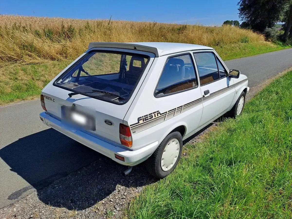 Gebraucht Ford Fiesta 45 PS (33 kW) 1986 Weiß Kleinwagen