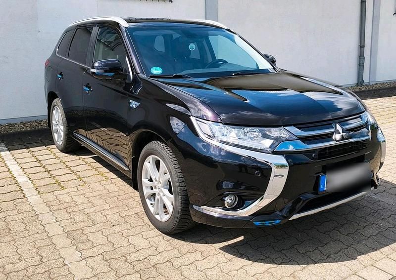 Gebraucht Mitsubishi Outlander P-HEV Top 203 PS (149 kW) 2017 Schwarz SUV