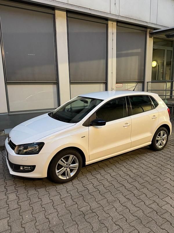 Gebraucht VW Polo 90 PS (66 kW) 2014 Weiß Kleinwagen