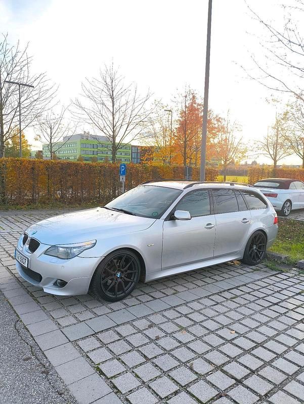 Silber Gebraucht 2009 BMW 523 M Sport Kombi | 5.900 € (Guter Preis) - Bild 1/4