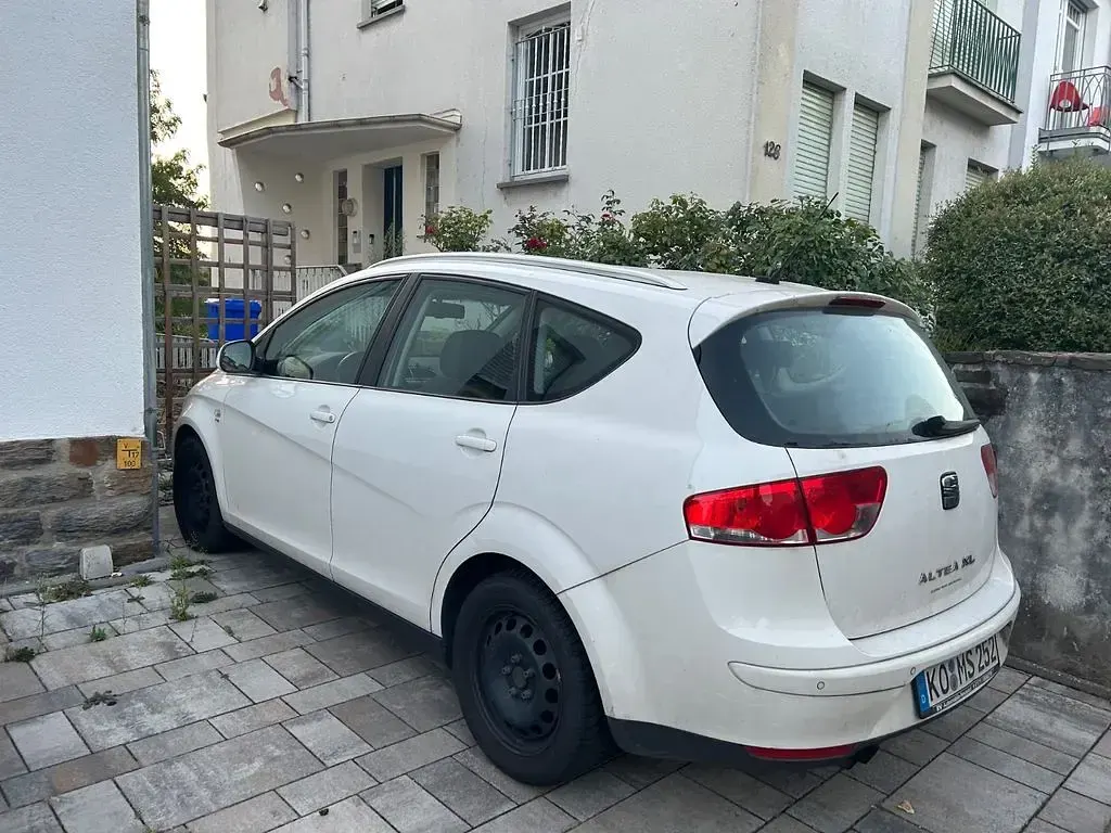 Gebraucht Seat Altea Sport 125 PS (91 kW) 2010 Weiß Van / Kleinbus