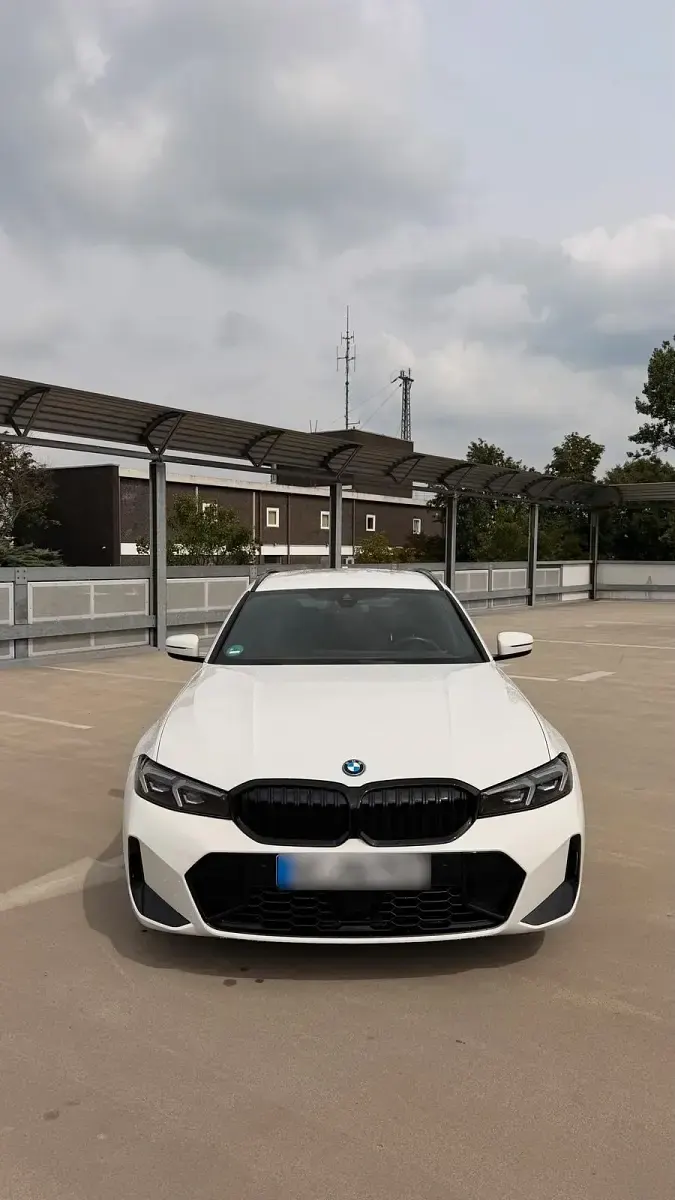 Gebraucht BMW 320e M Sport 204 PS (150 kW) 2022 Weiß Kombi