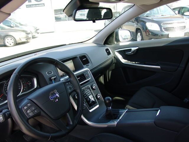 Gebraucht Volvo V60 Kinetic 136 PS (100 kW) 2014 Schwarz metallic Kombi