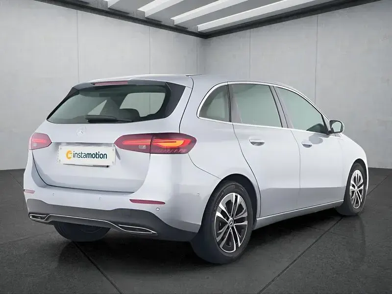 Gebraucht Mercedes B180 136 PS (100 kW) 2025 Silber Kleinwagen