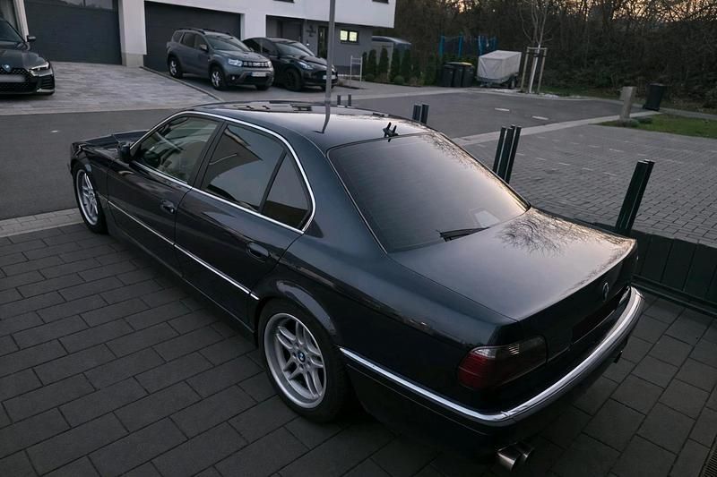 Second-hand BMW 740 Performance 286 CP (210 kW) 2000 Albastru Berlinǎ