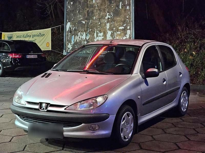 Gebraucht Peugeot 206 75 PS (55 kW) 1999 Silber Kleinwagen