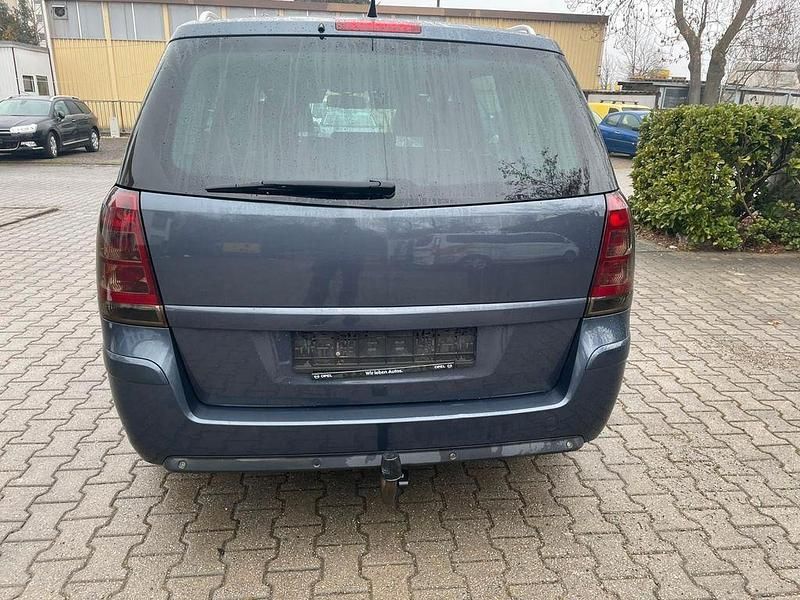 Gebraucht Opel Zafira 140 PS (102 kW) 2010 Grün Van / Kleinbus