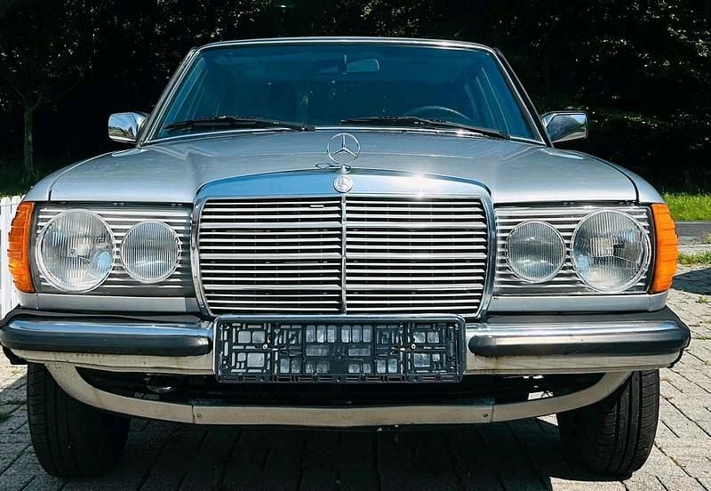 Gebraucht 2025 Mercedes E230 Limousine | 11.500 € - Bild 1/4