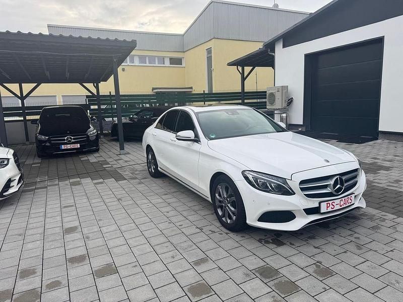 Weiß Gebraucht 2018 Mercedes C200 Limousine | 19.800 € (Fairer Preis) - Bild 1/4