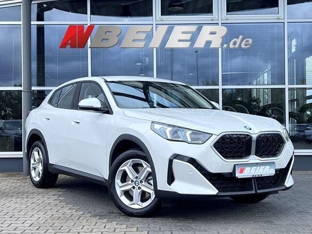 Mineralweiss metallic Gebraucht 2024 BMW X2 Performance SUV | 37.890 € (Superpreis) - Bild 1/4