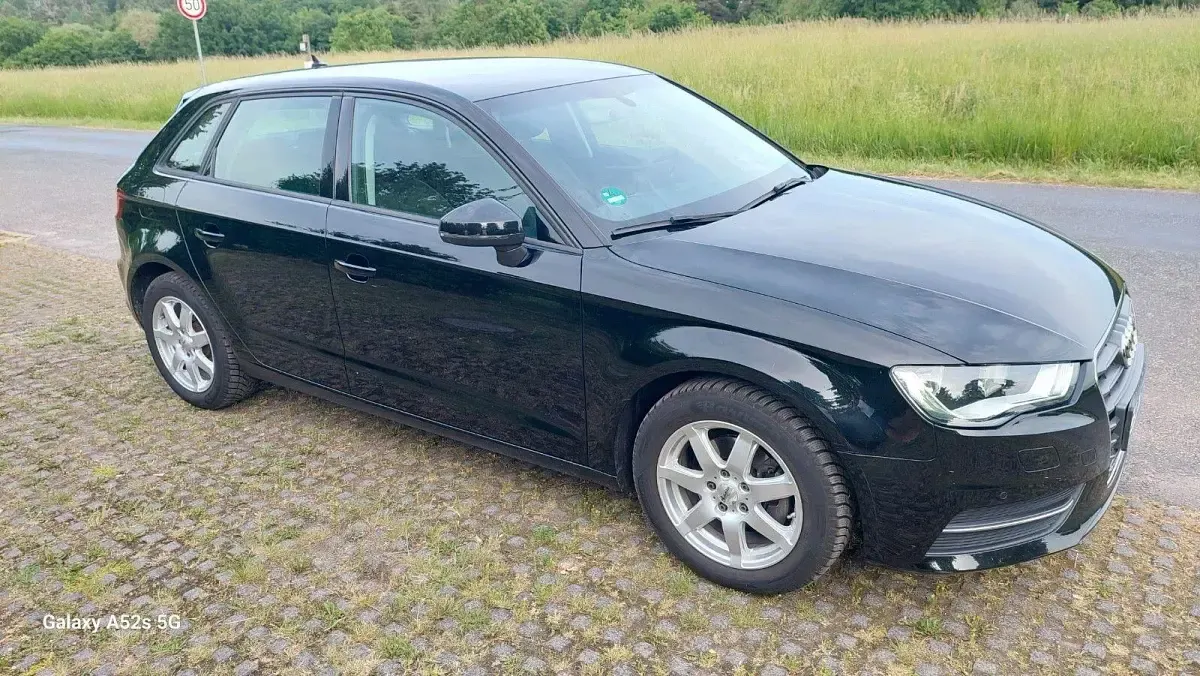 Gebraucht Audi A3 Ambiente 110 PS (80 kW) 2016 Schwarz Limousine