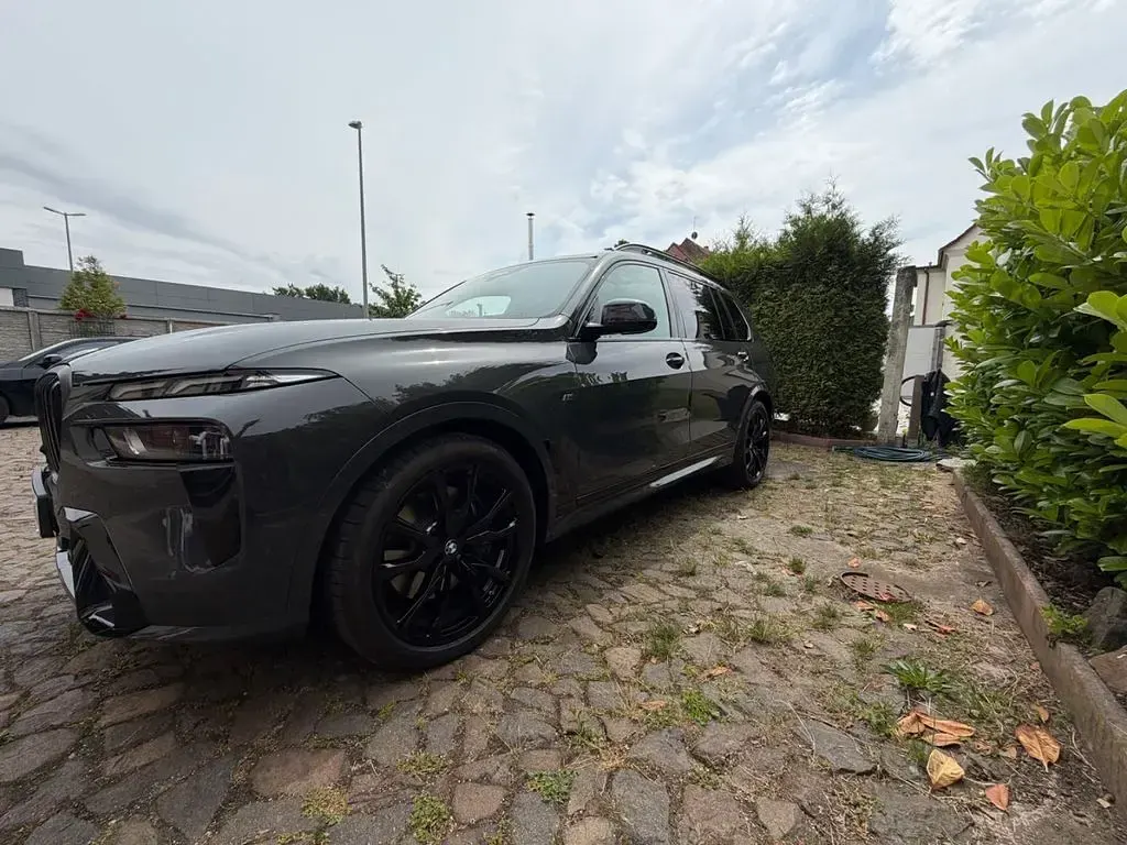 Gebraucht BMW X7 Performance 352 PS (258 kW) 2026 Grau SUV