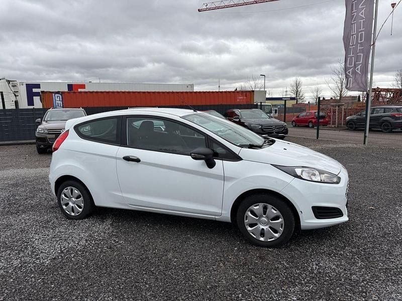 Gebraucht Ford Fiesta Ambiente 60 PS (44 kW) 2014 Weiß Kleinwagen