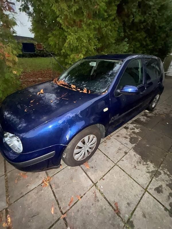 Blau Gebraucht 2003 VW Golf IV Kleinwagen | 500 € (Superpreis) - Bild 1/4