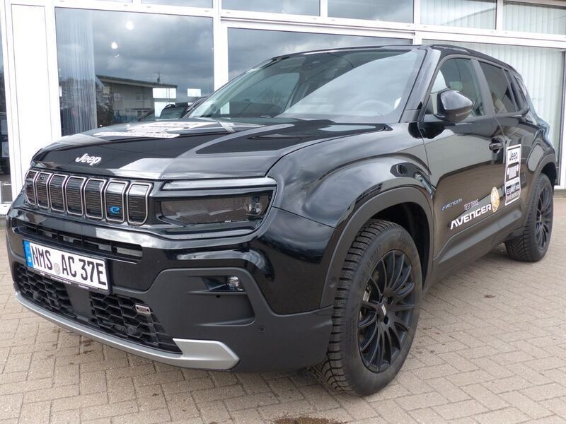 Solid black clear coat Gebraucht 2023 Jeep Avenger EV Summit SUV | 26.680 € (Fairer Preis) - Bild 1/4
