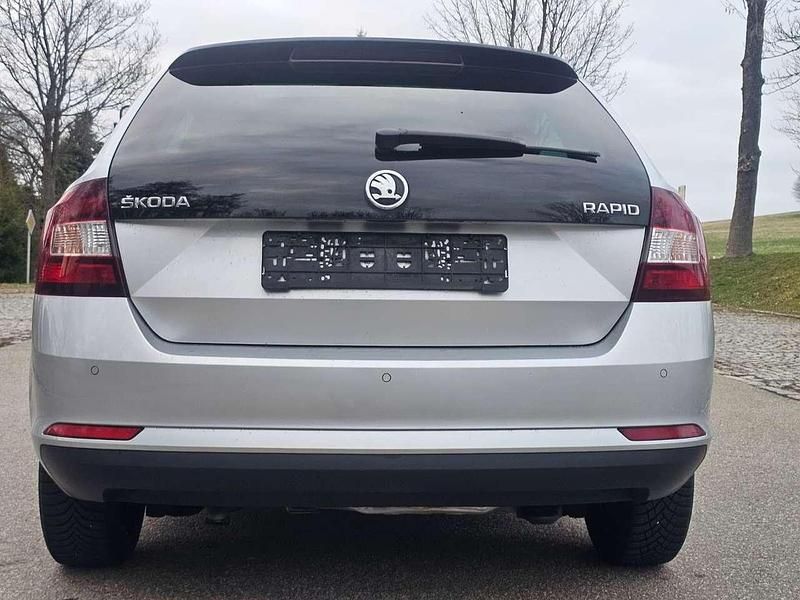 Gebraucht Skoda Rapid Emotion Plus 110 PS (80 kW) 2016 Brilliantsilber Kleinwagen