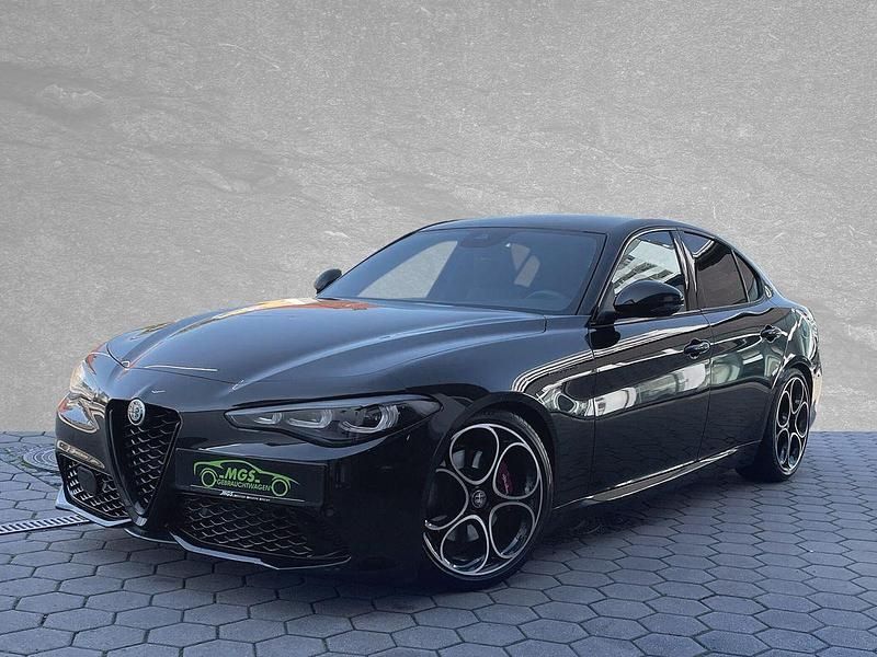 Colore esterno (nero vulcano, metallic) Gebraucht 2023 Alfa Romeo Giulia Competizione Limousine | 38.950 € (Etwas zu teuer) - Bild 1/4