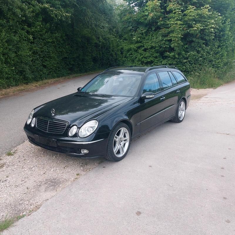 Schwarz Gebraucht 2003 Mercedes E320 Avantgarde Kombi | 4.200 € - Bild 1/4