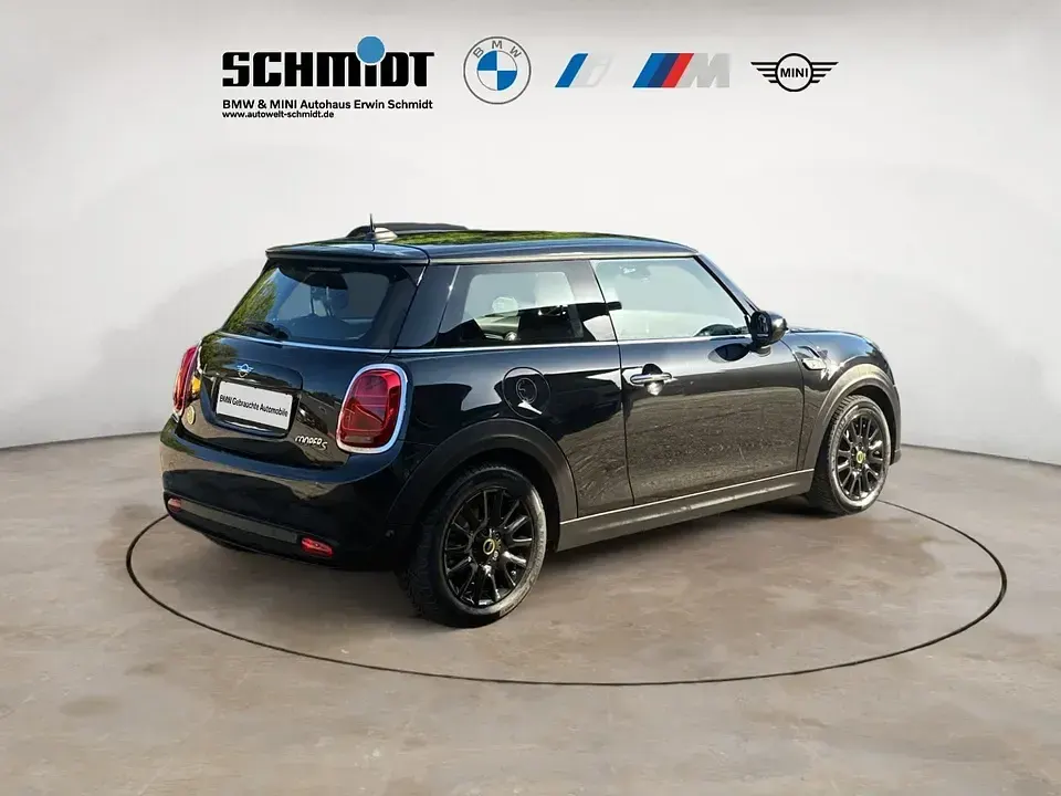 Gebraucht Mini Cooper SE Classic 135 kW (184 PS) 2023 (schwarz)  midnight black Kleinwagen