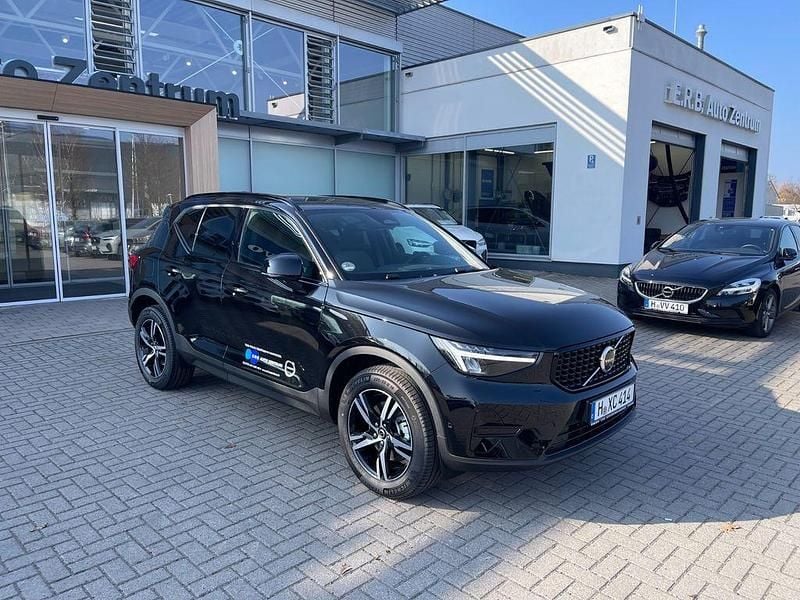 Gebraucht Volvo XC40 Plus 163 PS (119 kW) 2026 Schwarz SUV