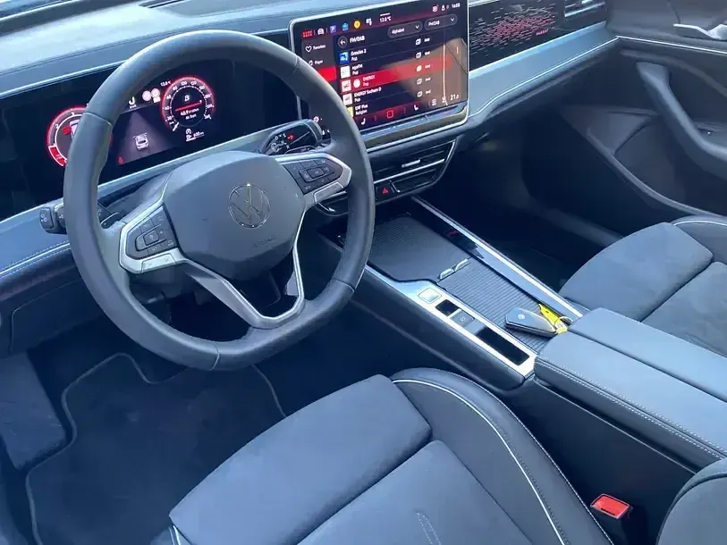 Gebraucht VW Passat Elegance 150 PS (110 kW) 2025 Weiß Kombi
