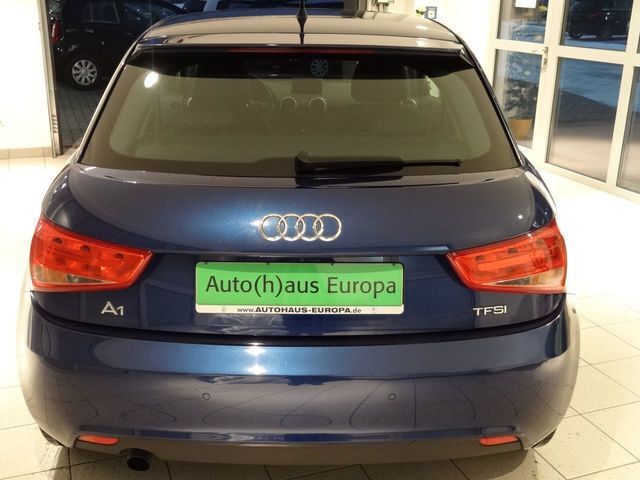 Gebraucht Audi A1 Attraction 86 PS (63 kW) 2012 Blau metallic Kleinwagen