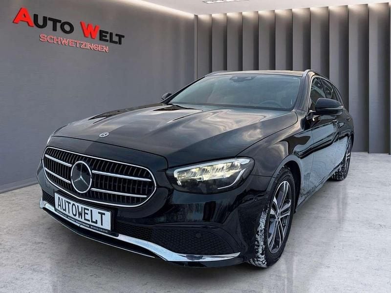 Schwarz/baltic black Gebraucht 2021 Mercedes E220 Kombi | 31.990 € (Fairer Preis) - Bild 1/4