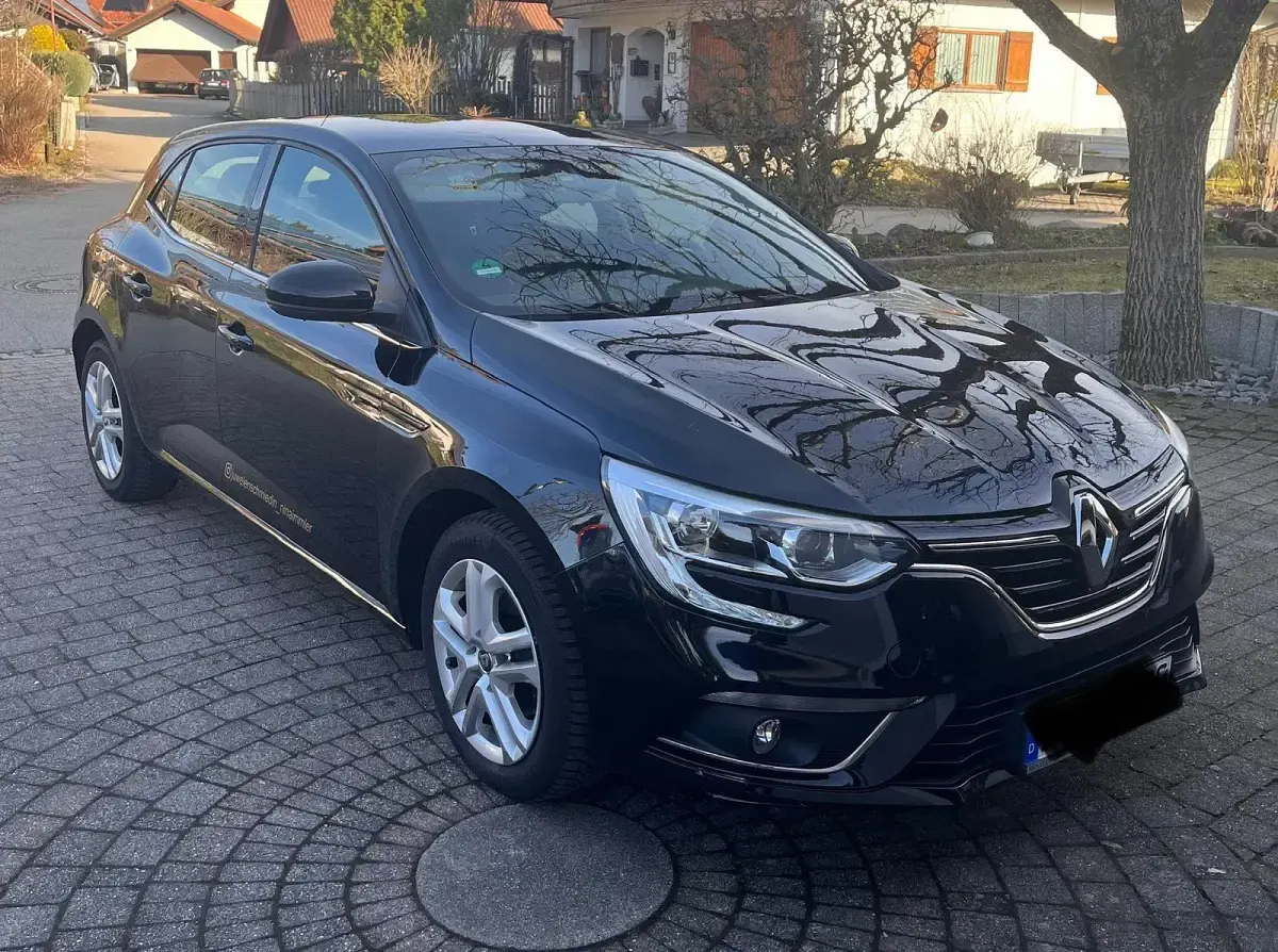 Używany Renault Mégane 131 KM (96 kW) 2017 Czarny Sedan/Limuzyna